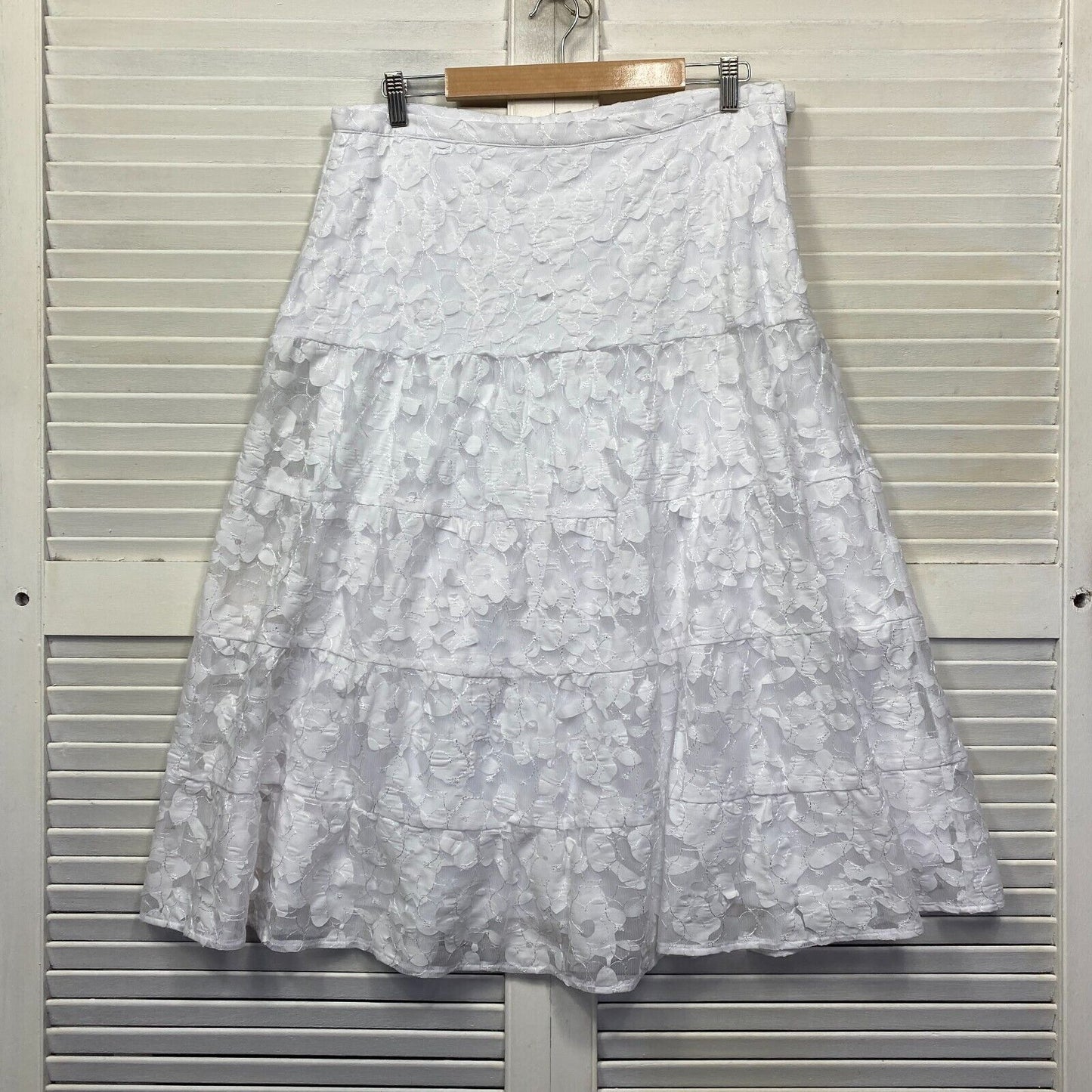 Noni B Skirt Size 14 White Sheer Mesh Floral Overlay Occasion Cocktail Lined