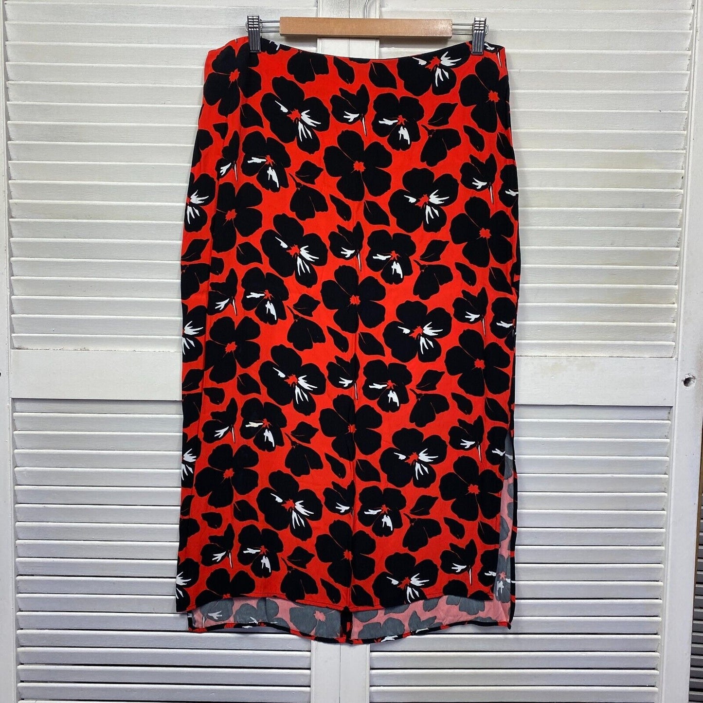 Piper Skirt Size 16 Plus Red Black Floral Straight Midi Length Viscose Preloved