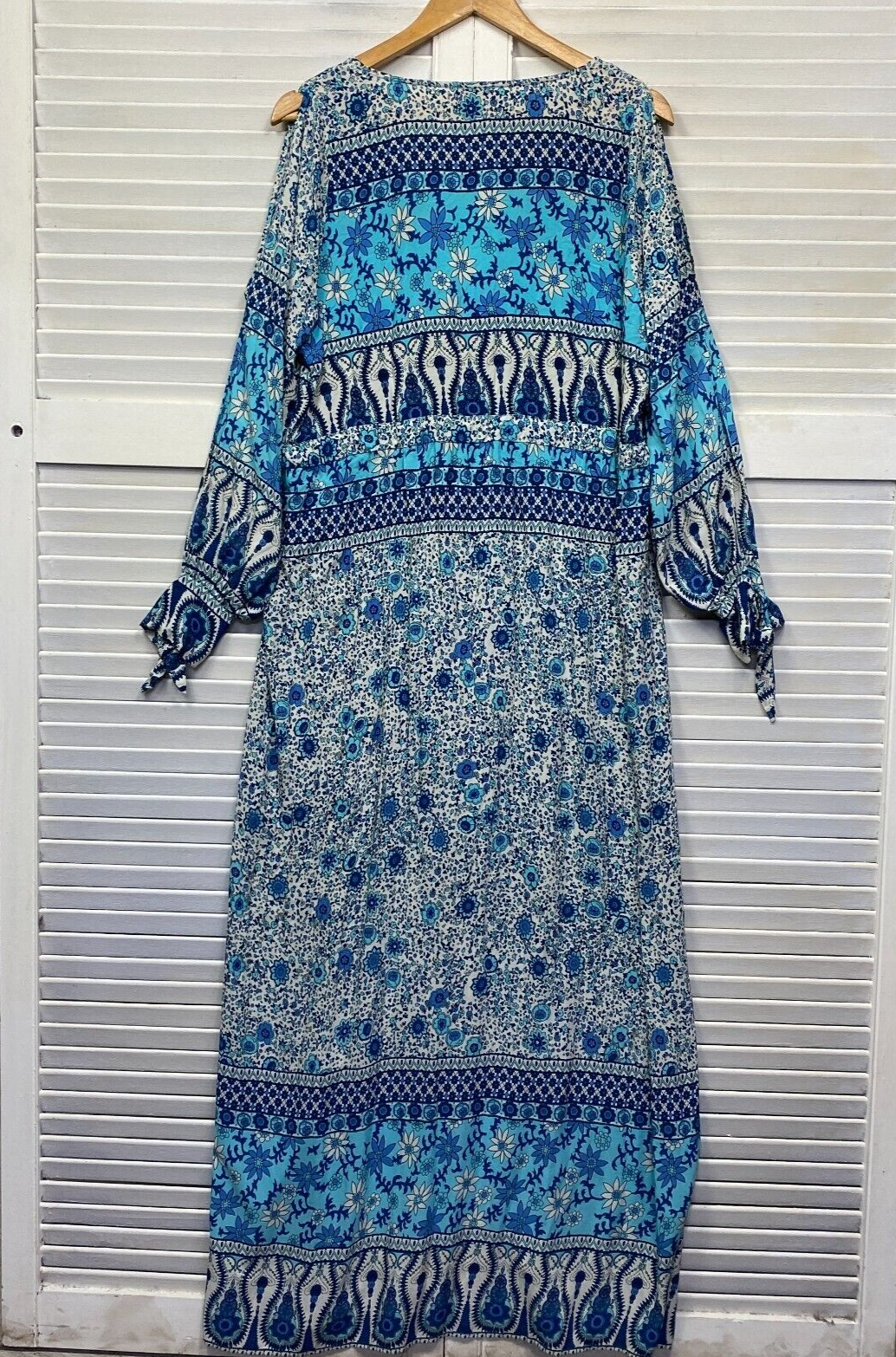 Erin Louise Maxi Dress Size Large Long Sleeve Cold Shoulder Sleeve Boho Floral