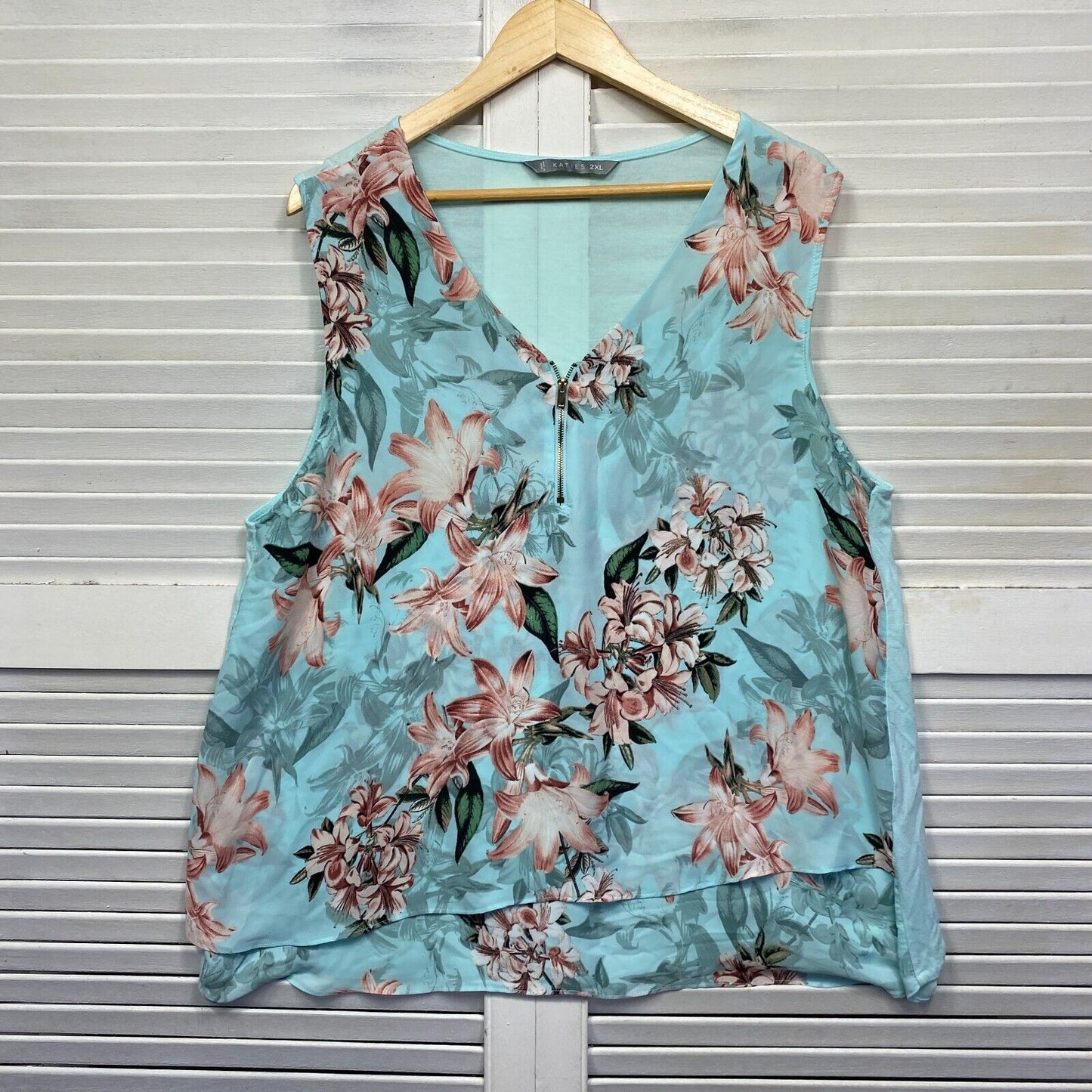 Katies Top Size 2XL 18 Plus Blue Floral Sleeveless Layered V Neck Preloved