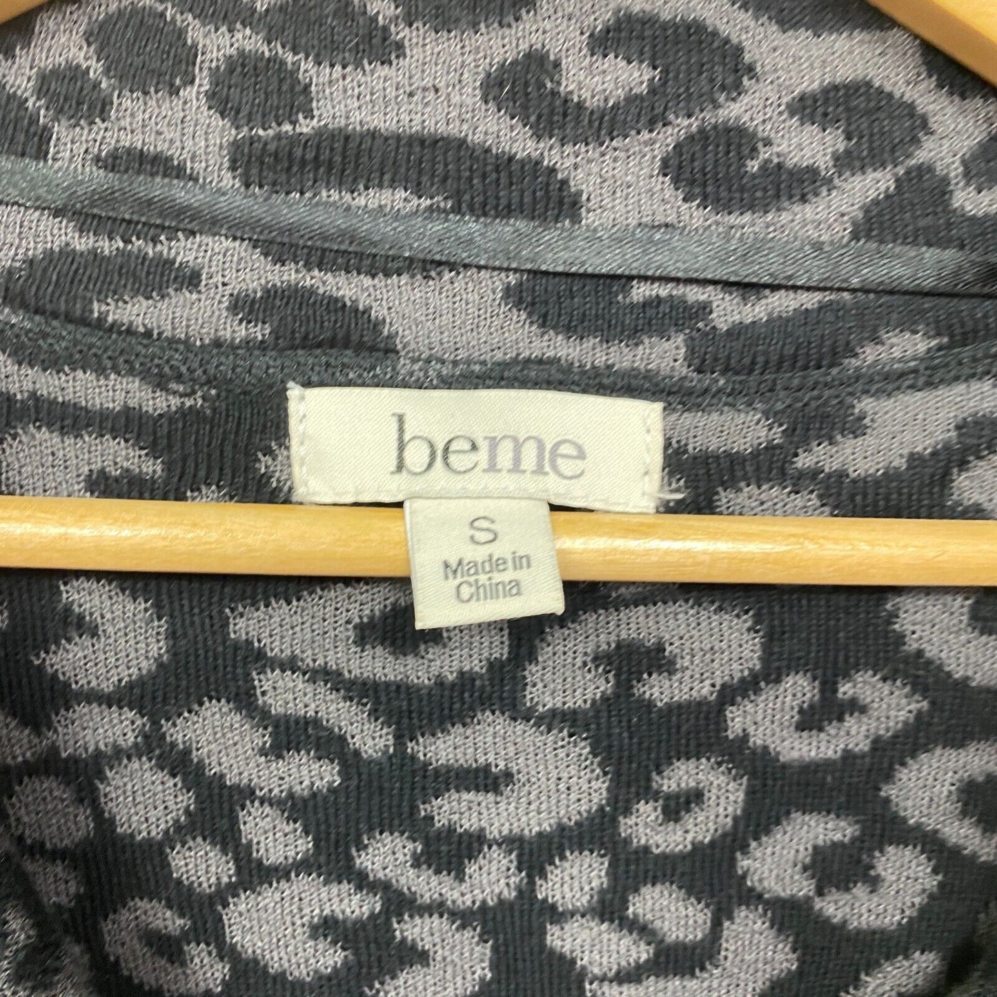 beme Jacket Jumper Size 16 Plus Small Grey Black Long Sleeve Animal Print Preloved