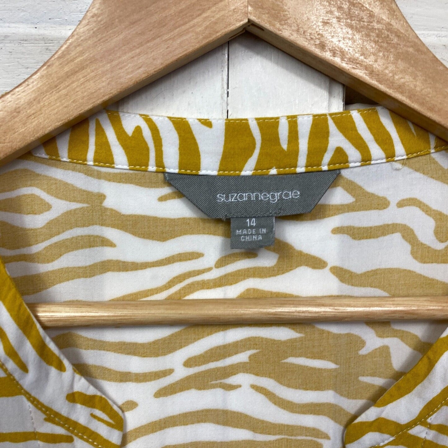 Suzanne Grae Top Size 14 White Mustard Zebra Short Sleeve Preloved