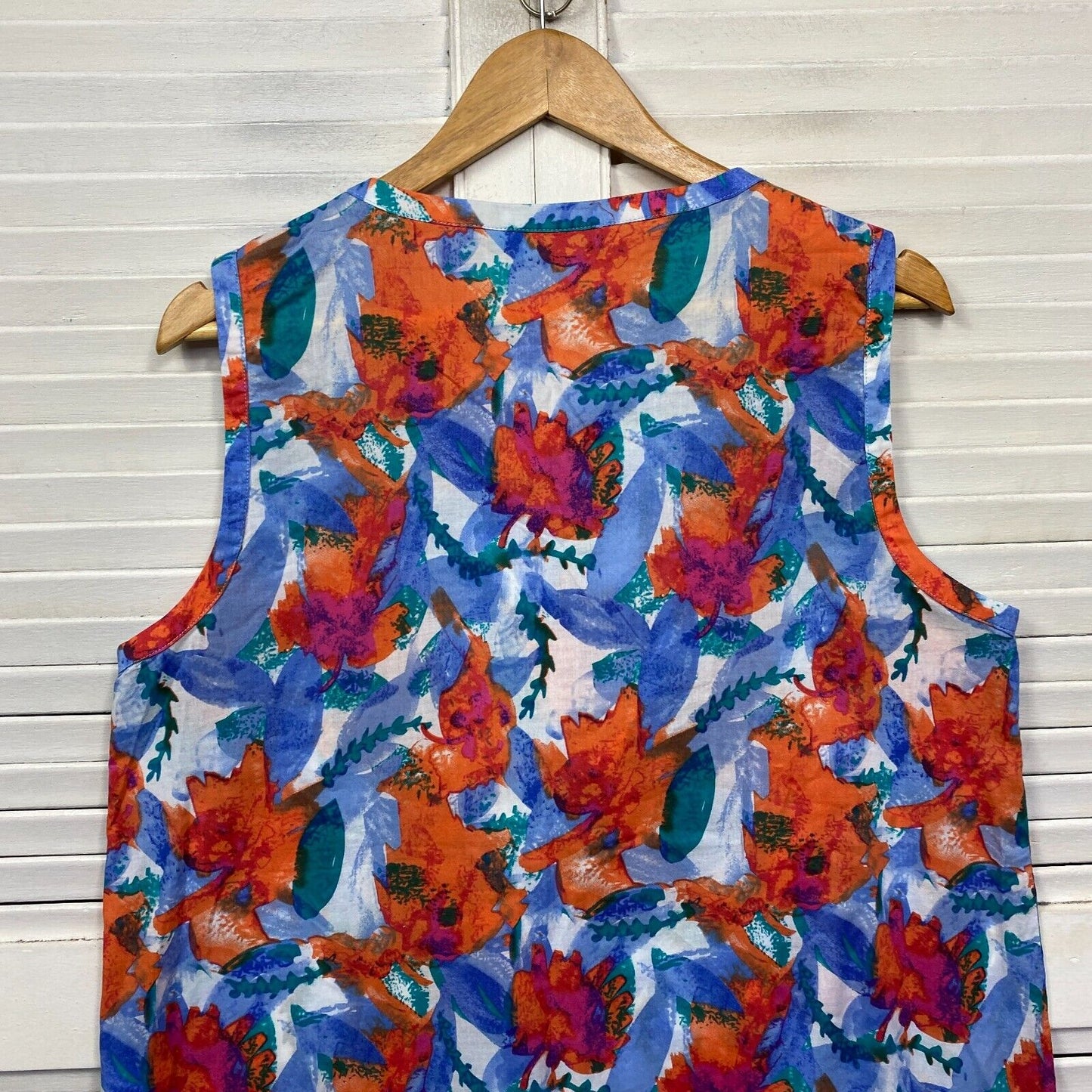 Blue Illusion Top Size Large Sleeveless Multicoloured Floral