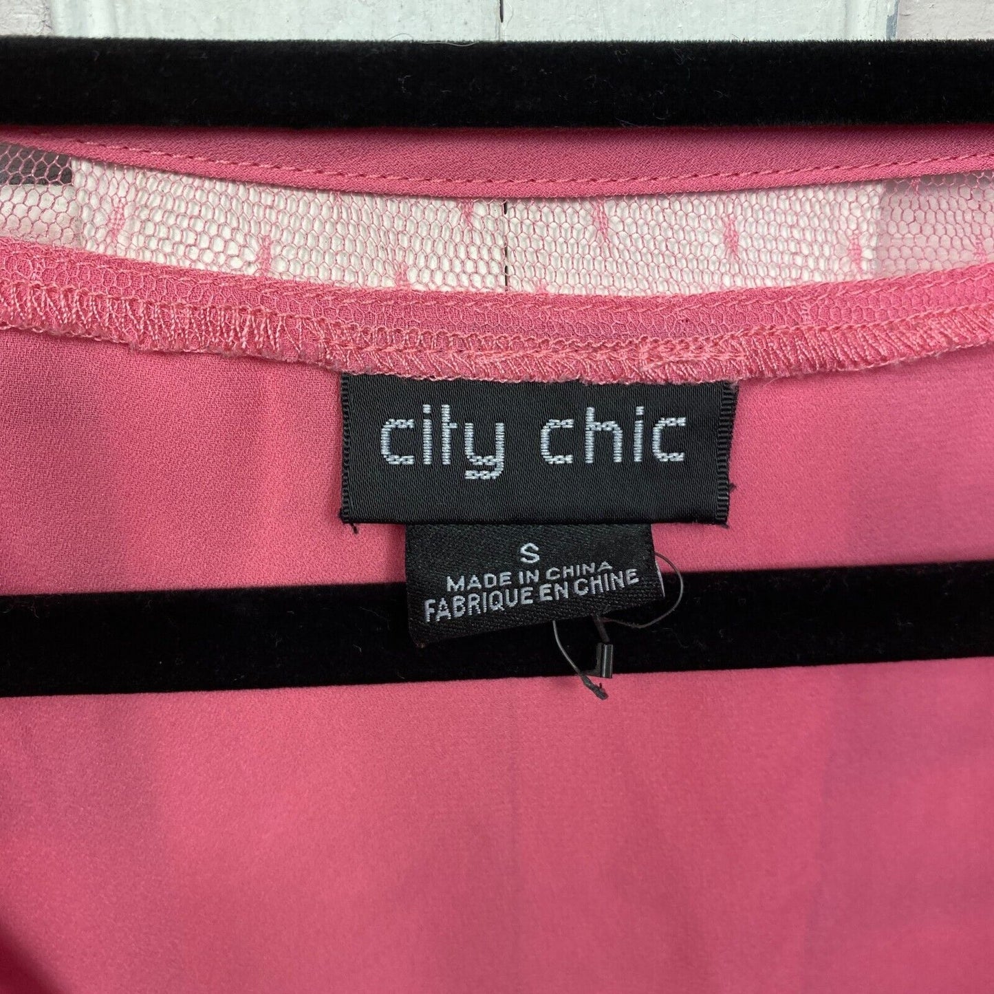 City Chic Top Womens 16 Plus Small Pink Short Sleeve V Neck Preloved