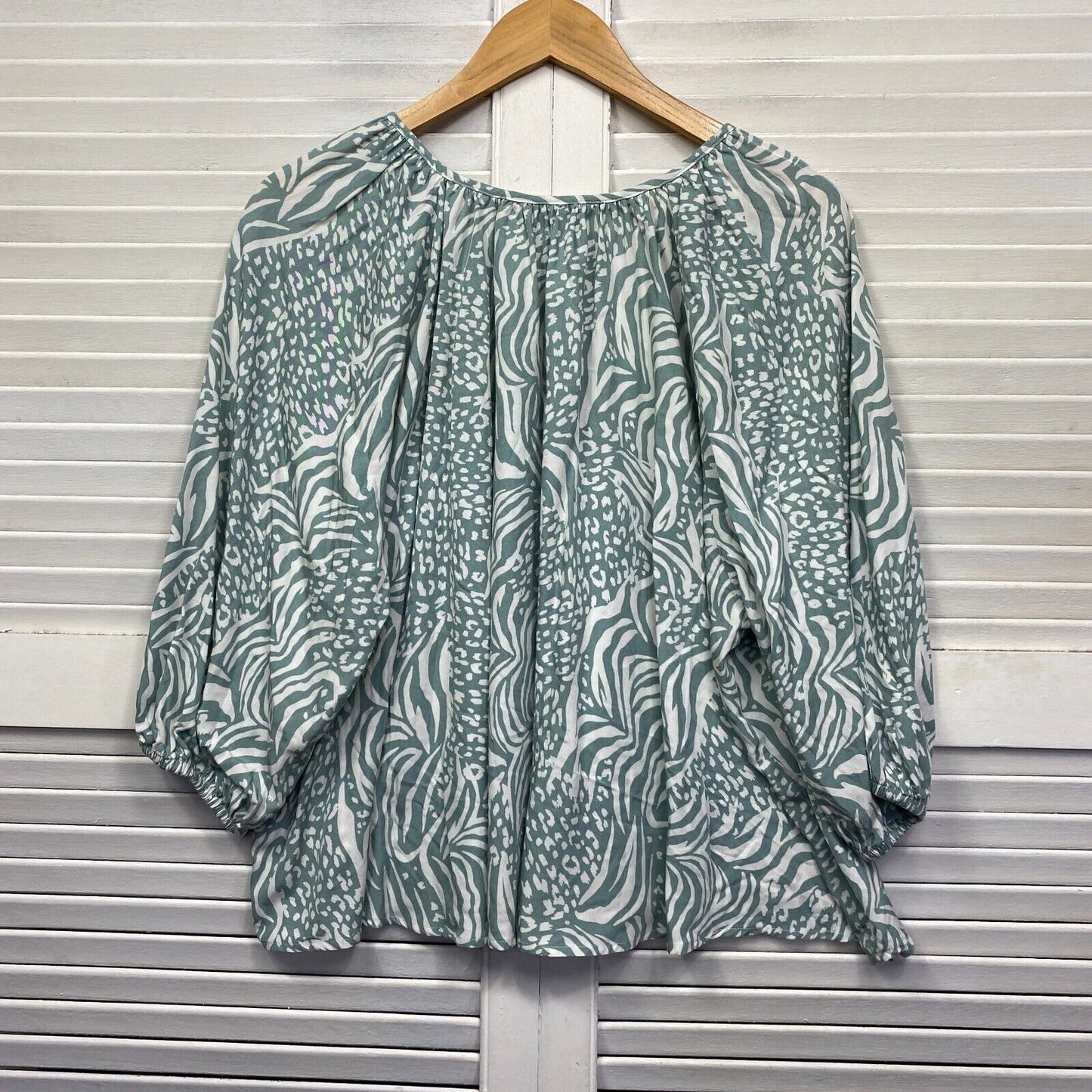 Target Top Size 14 Green White Zebra Print Long Sleeve Viscose New