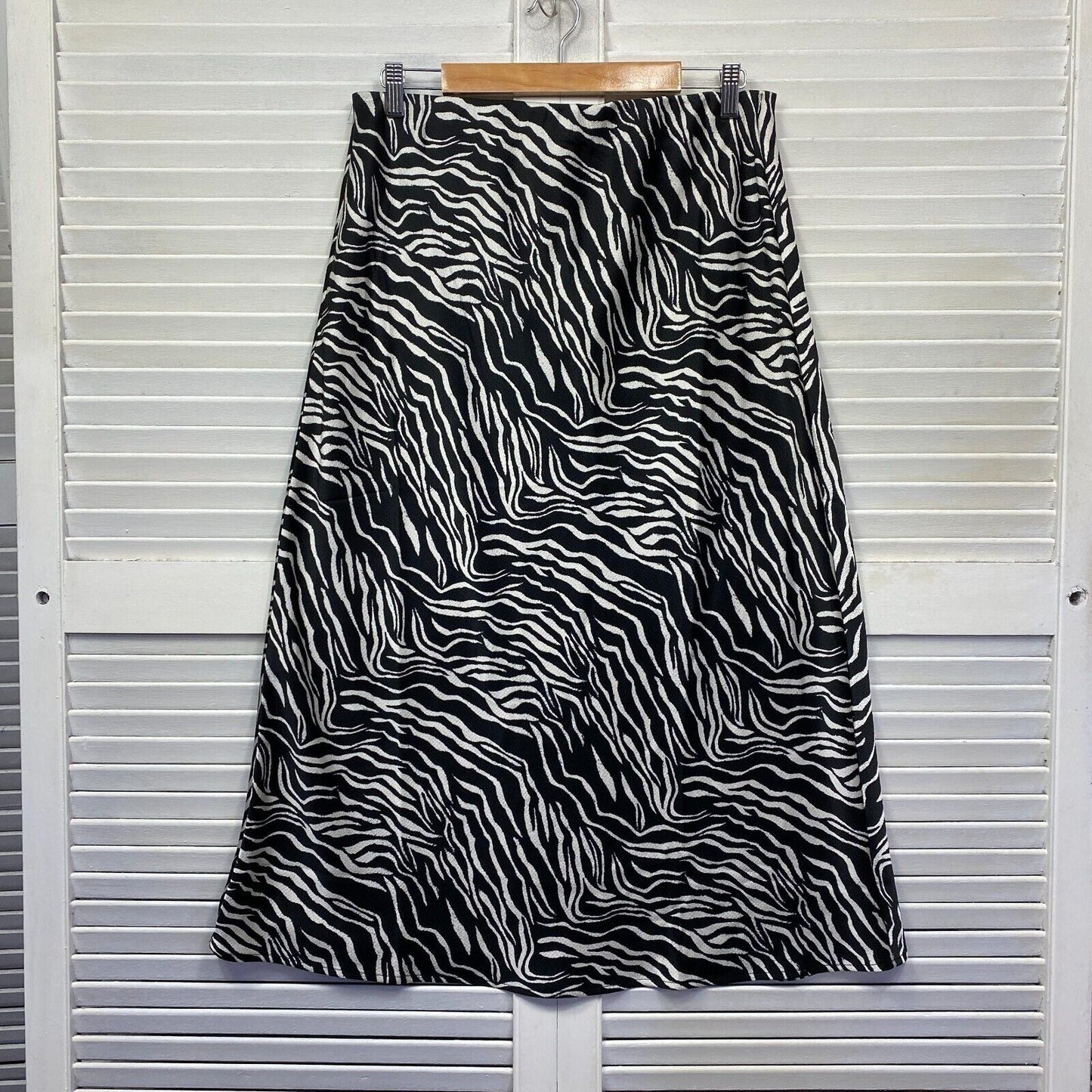 Decjuba Maxi Skirt Size 14 Black White Zebra Print Long Elastic Waist New