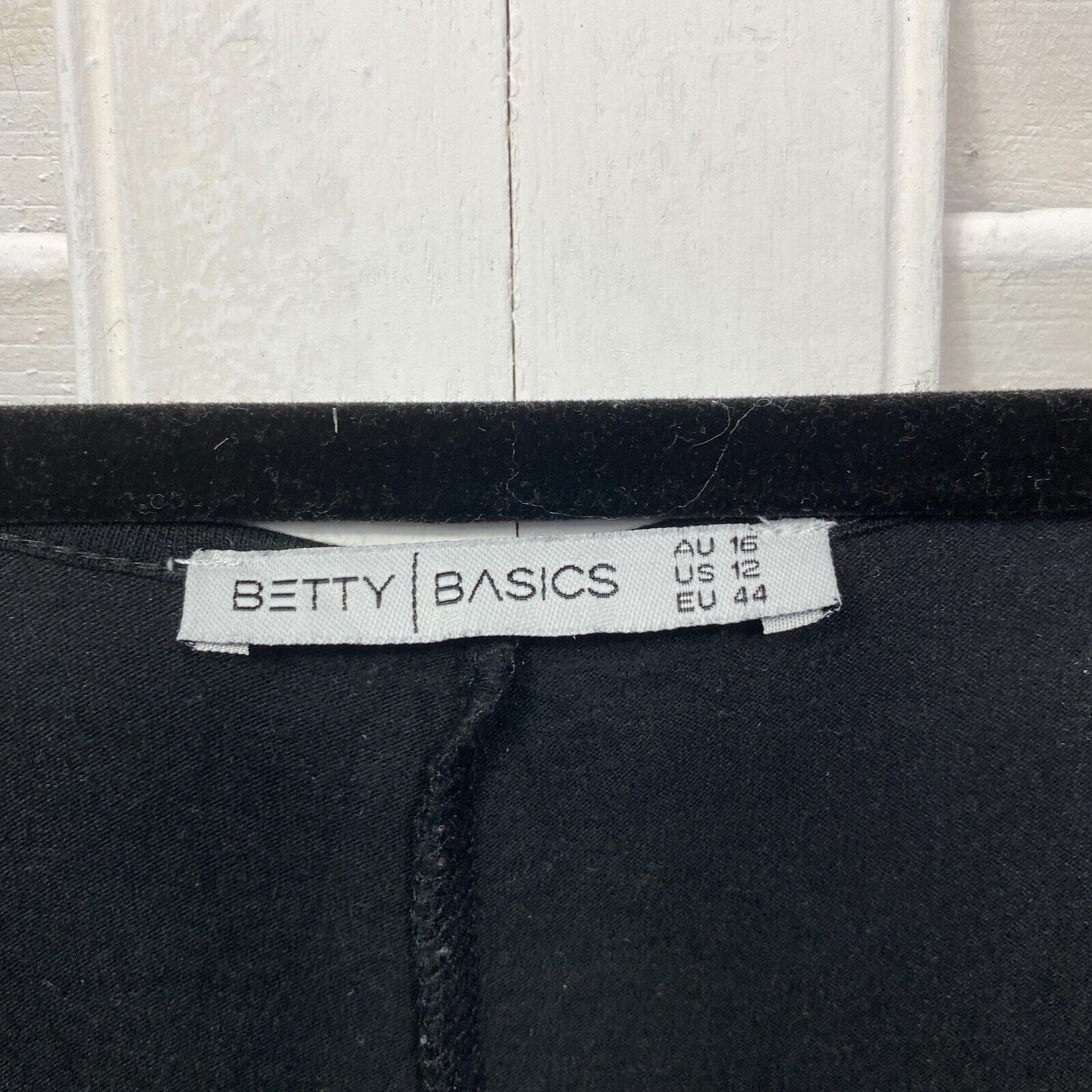 Betty Basics Top Size 16 Plus Black Long Sleeve Tunic Viscose