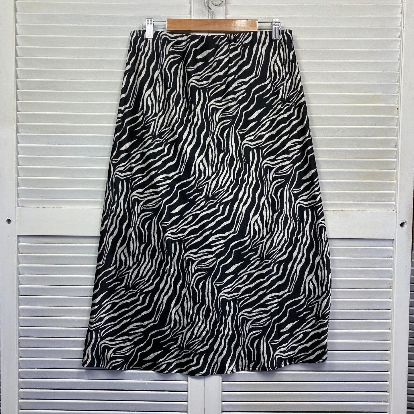 Decjuba Maxi Skirt Size 14 Black White Zebra Print Long Elastic Waist New