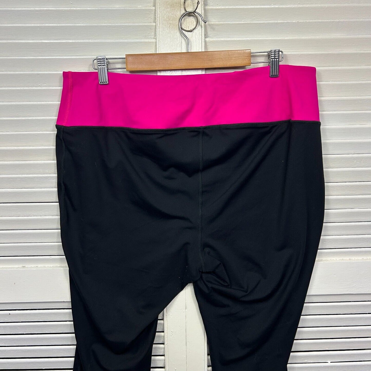 Torrid Leggings Size 3 24 26 Plus Black Pink Cropped Activewear