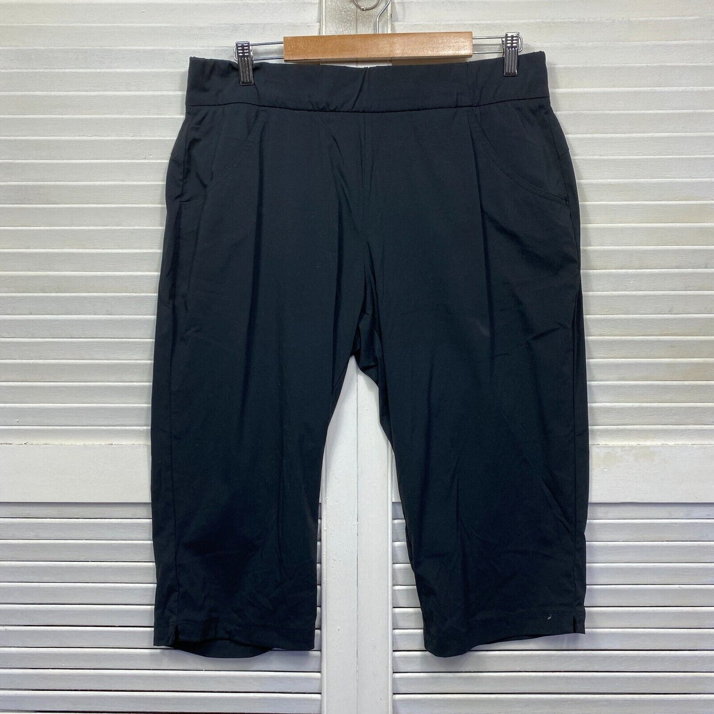 Columbia Pants Size XL 16 Cropped Activewear Black Hiking Travel Outdoor Pockets