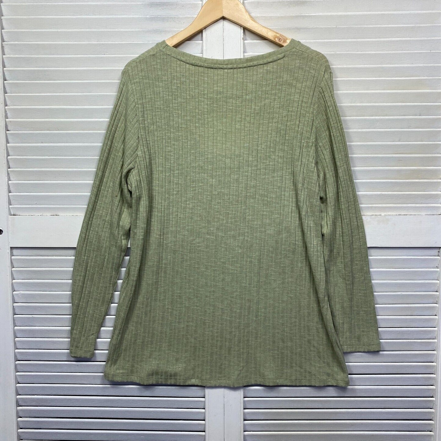 Avella Top Size 16 Green Cut Out Long Sleeve Cotton Blend Ribbed Casual