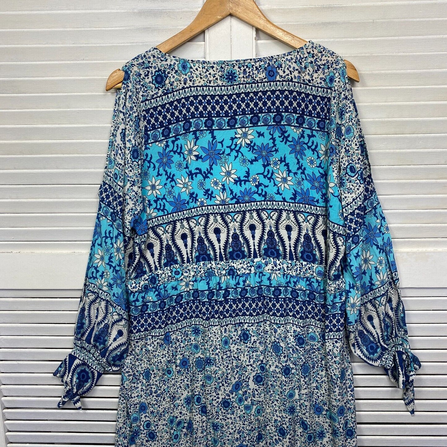 Erin Louise Maxi Dress Size Large Long Sleeve Cold Shoulder Sleeve Boho Floral