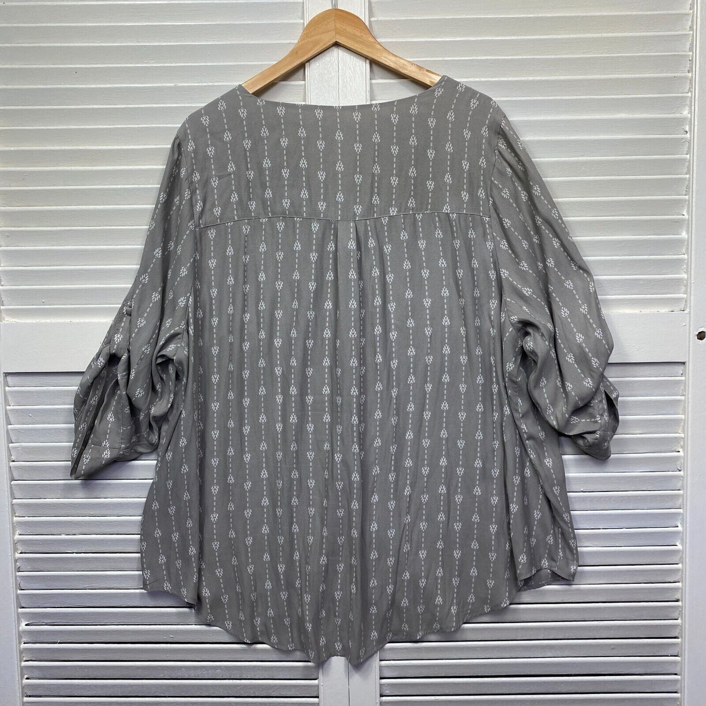Torrid Top Size 3 20 22 Grey Roll Tab Sleeve Button Up