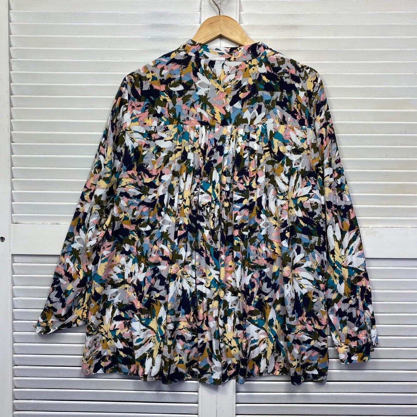 Sussan Top Size 16 Multicoloured Long Sleeve Viscose Button Up