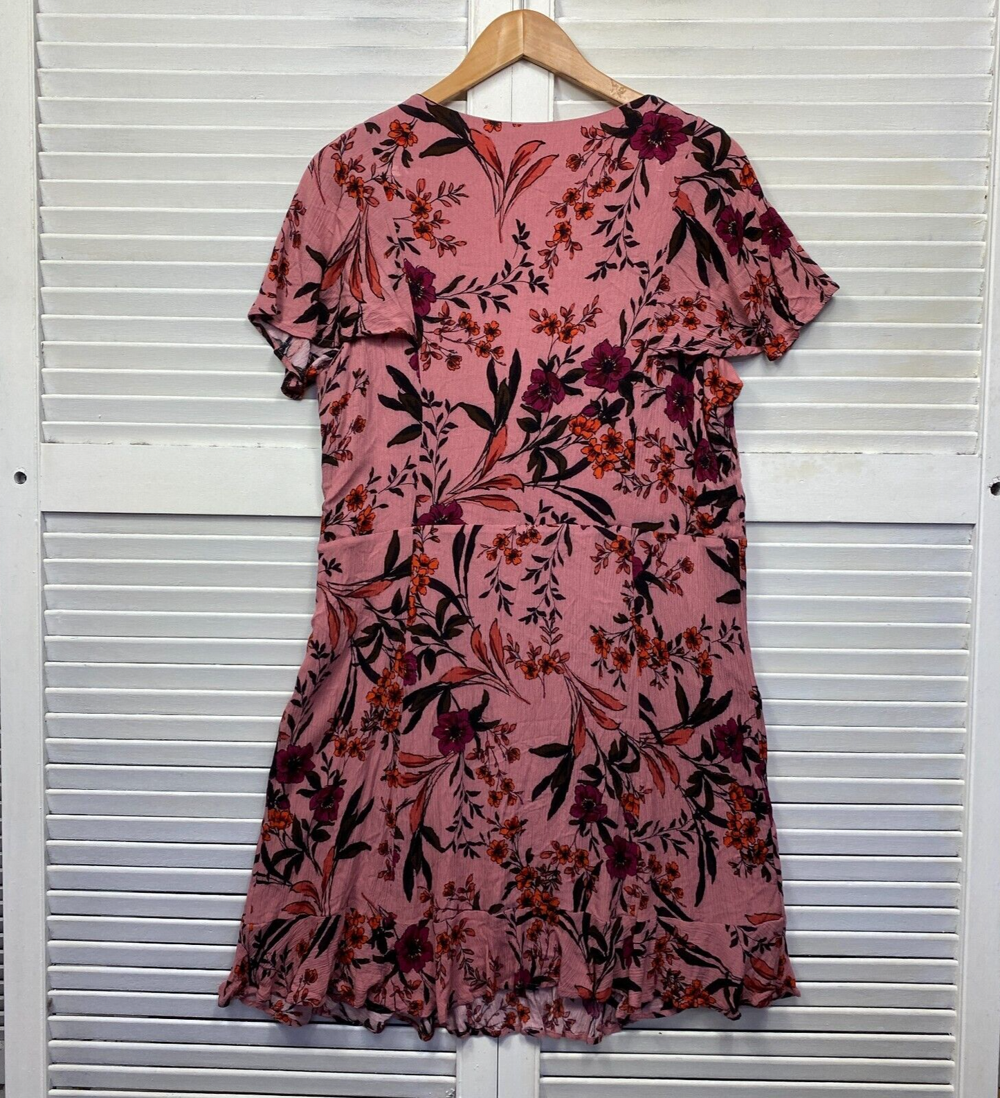 City Chic Dress Size 16 Plus Small Pink Floral V Neck Short Sleeve Viscose