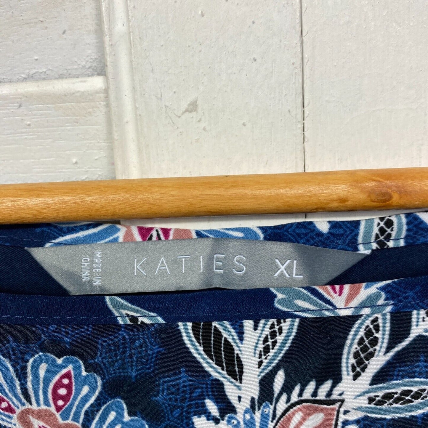 Katies Top Size XL Blue Floral Long Sleeve