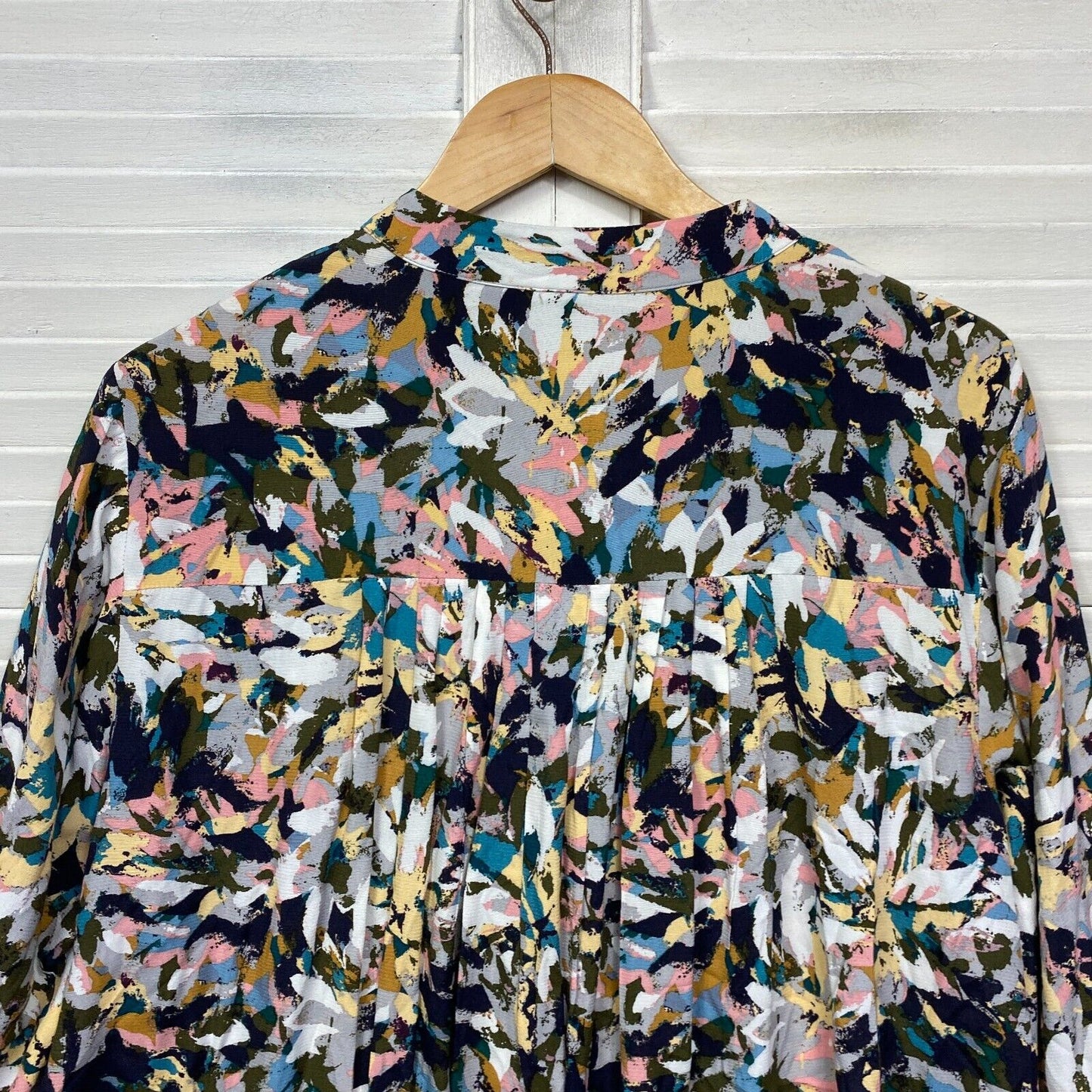 Sussan Top Size 16 Multicoloured Long Sleeve Viscose Button Up