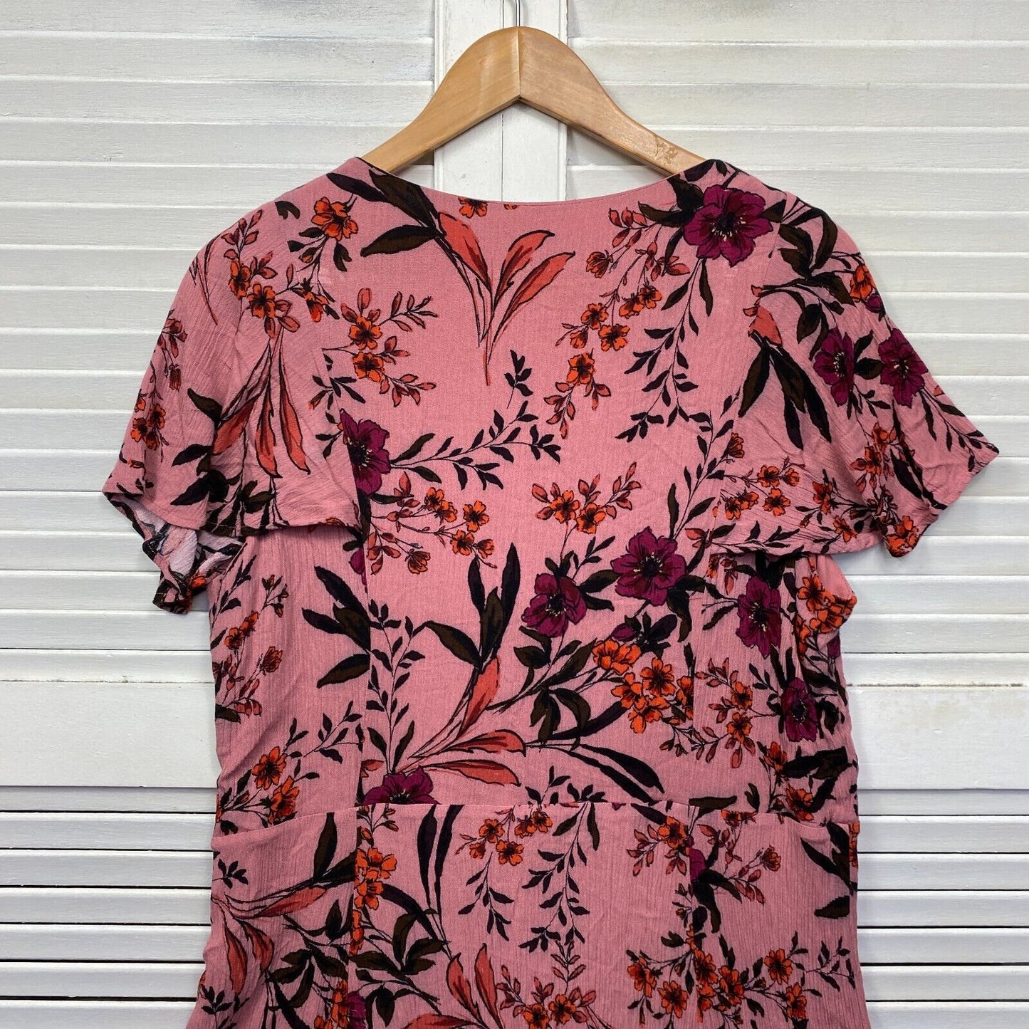 City Chic Dress Size 16 Plus Small Pink Floral V Neck Short Sleeve Viscose