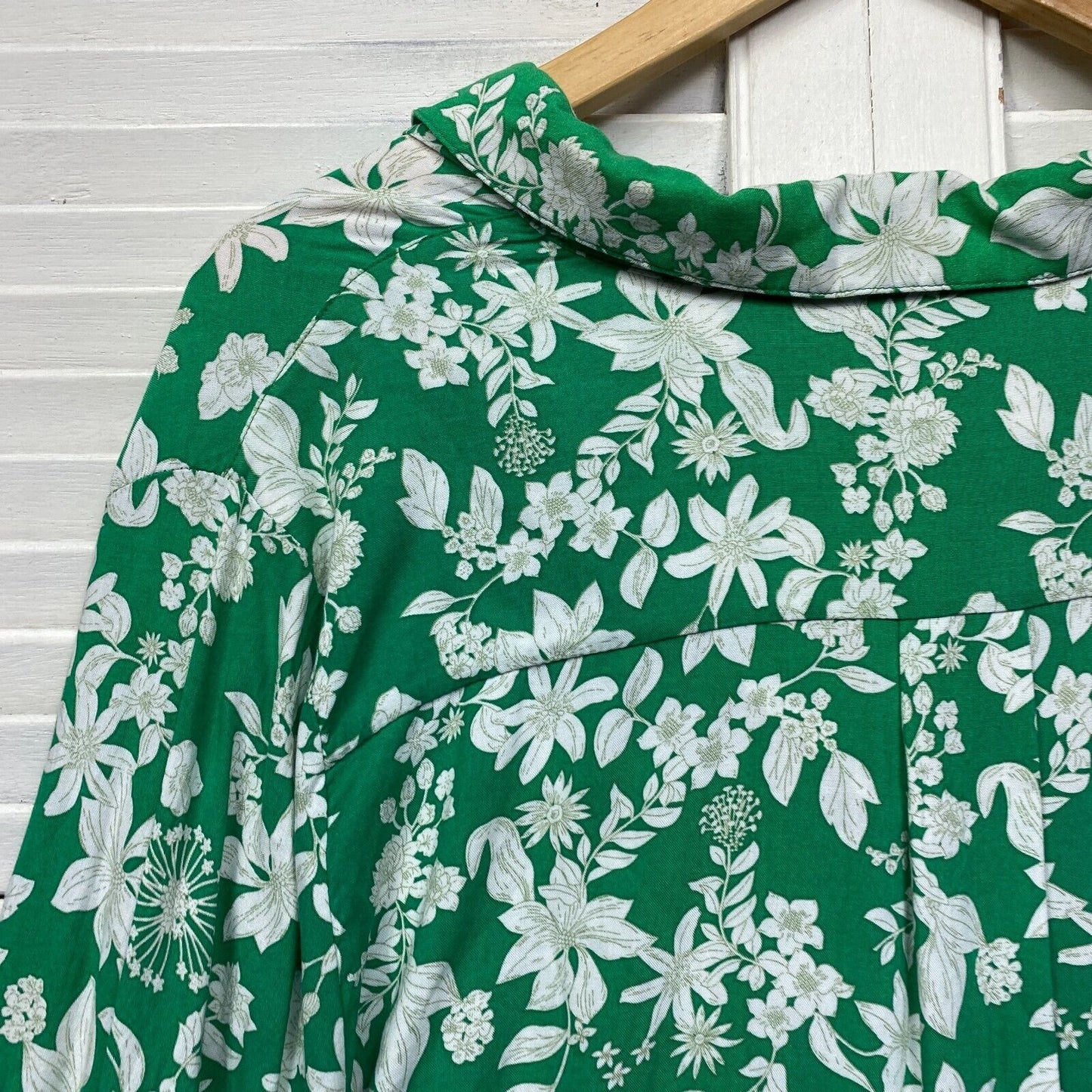 Rockmans Top Size 18 Plus Green White Floral Button Up Long Sleeve