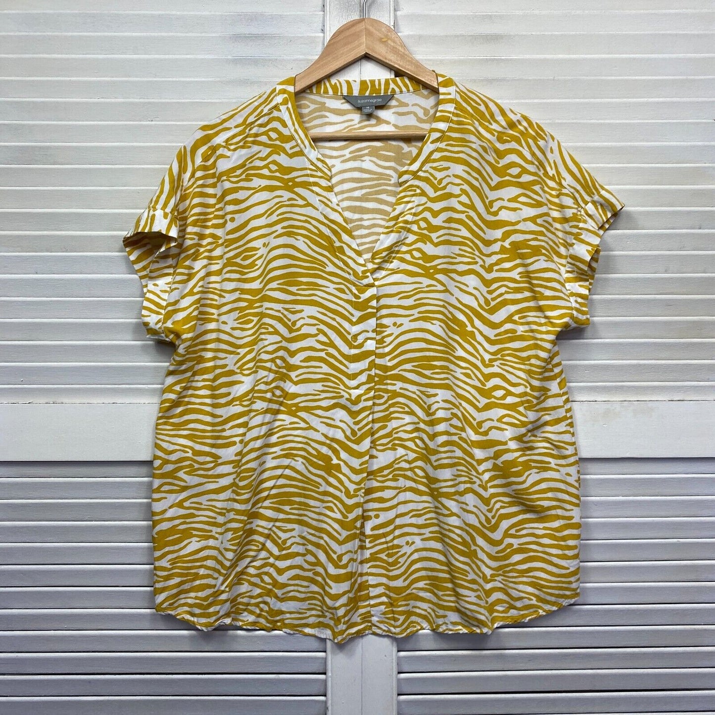 Suzanne Grae Top Size 14 White Mustard Zebra Short Sleeve Preloved