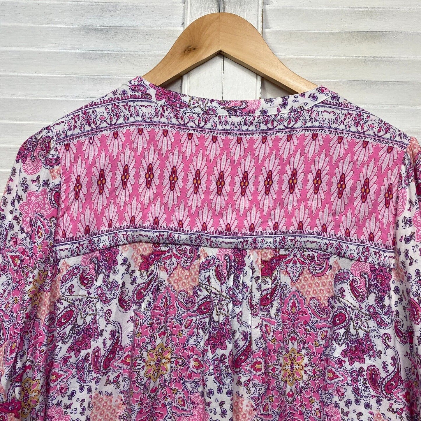 Threadz Top Size XL Plus Pink Paisley Print Long Sleeve Floral