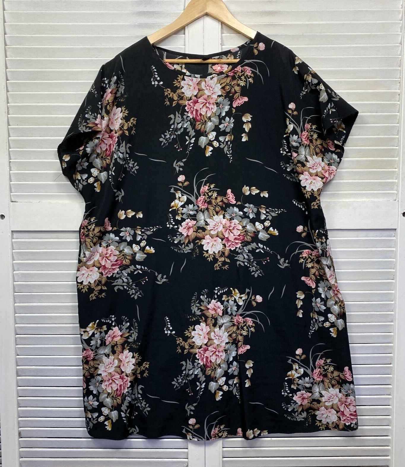 Shein Curve Dress Size 4XL 16 18 20 Large Plus Black Short Sleeve Floral