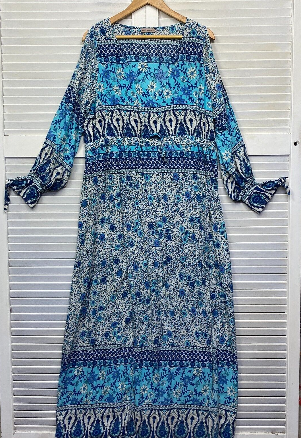 Erin Louise Maxi Dress Size Large Long Sleeve Cold Shoulder Sleeve Boho Floral