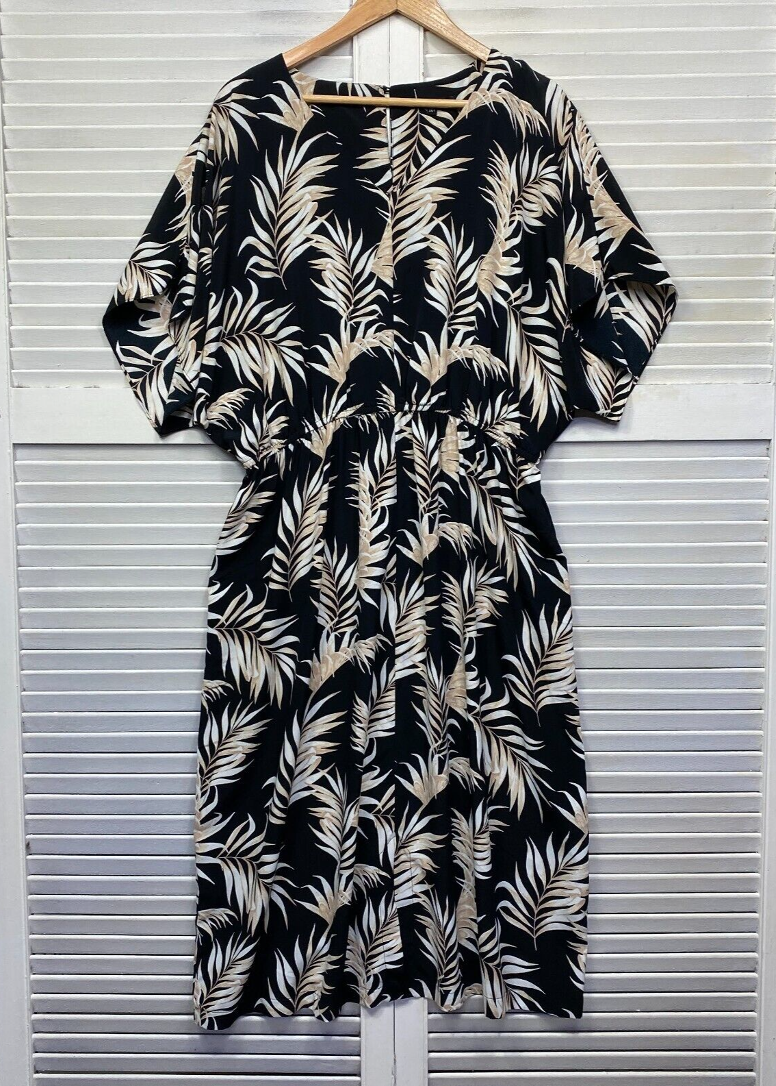 Belle Curve Dress Size 16 Plus Black Floral Leaf Print Short Sleeve Shift