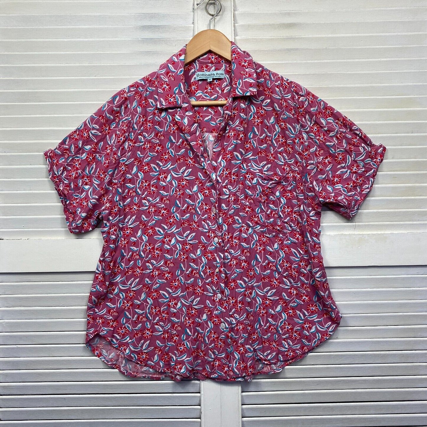 Mombasa Rose Top Size XL 16 Button Up Short Sleeve Collared Floral Pink Rayon