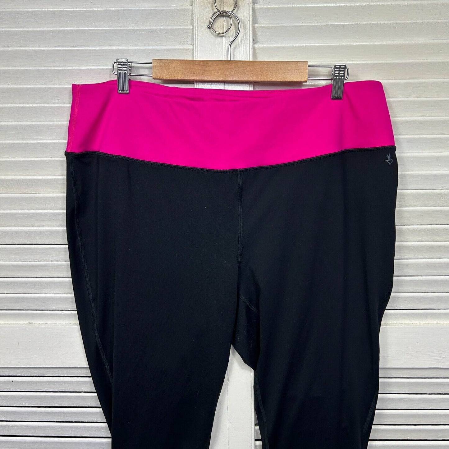 Torrid Leggings Size 3 24 26 Plus Black Pink Cropped Activewear