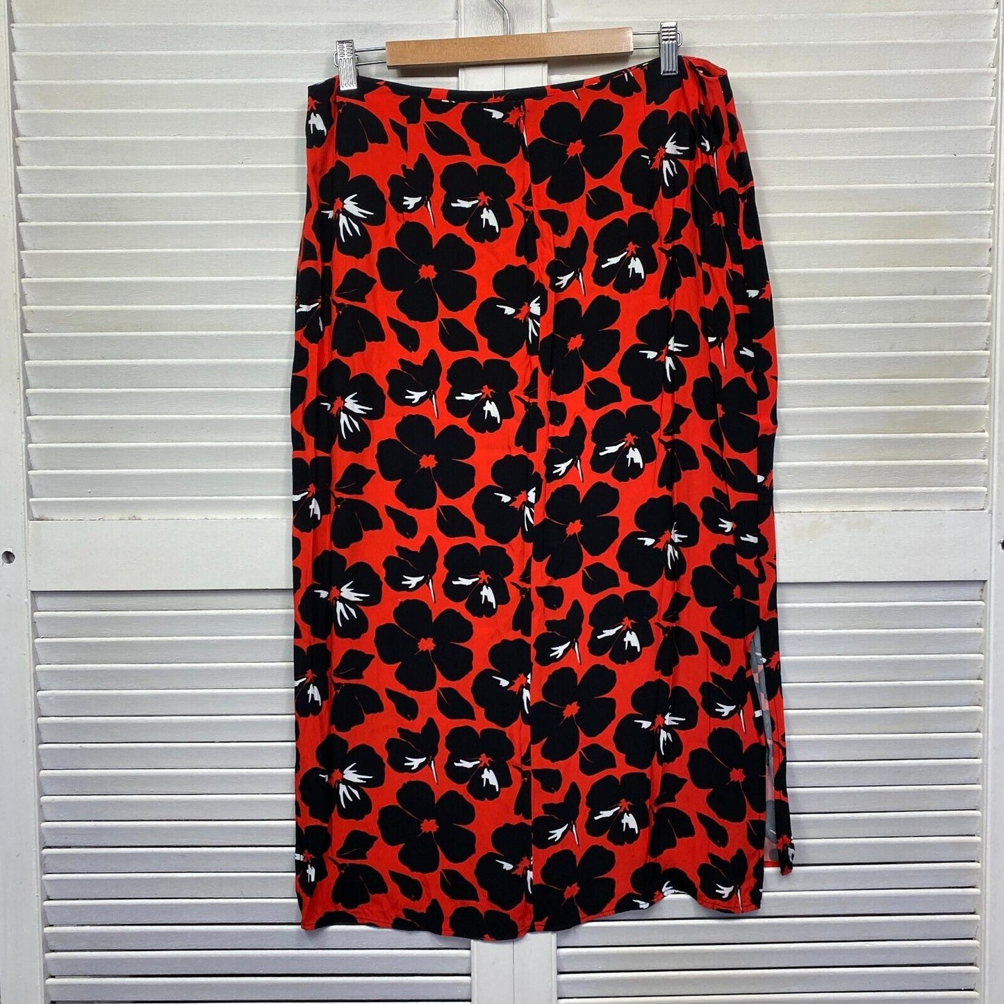 Piper Skirt Size 16 Plus Red Black Floral Straight Midi Length Viscose Preloved