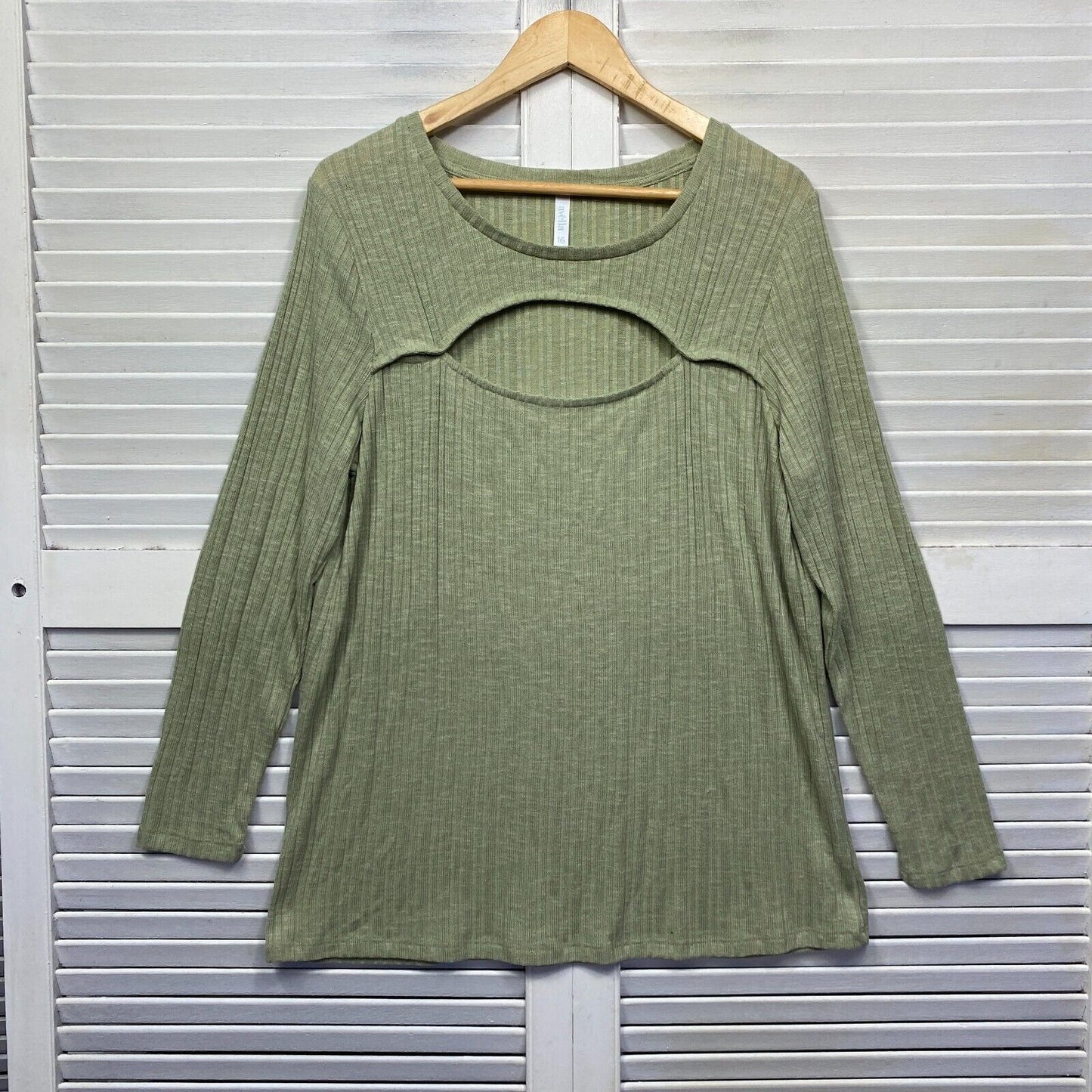 Avella Top Size 16 Green Cut Out Long Sleeve Cotton Blend Ribbed Casual