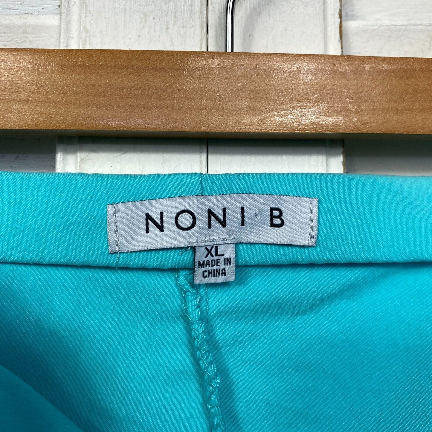 Noni B Pants Size XL Plus Blue Cropped Embroidered 7/8 Length