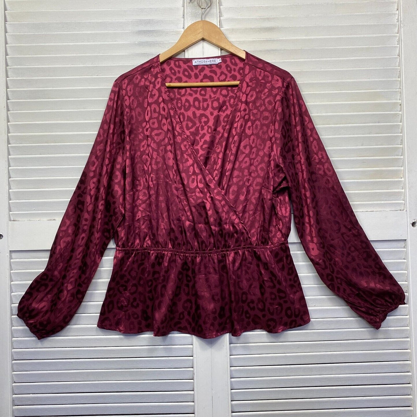 Atmos & Here Top Size 22 Long Sleeve Shiny Elastic Waist V Neck Maroon