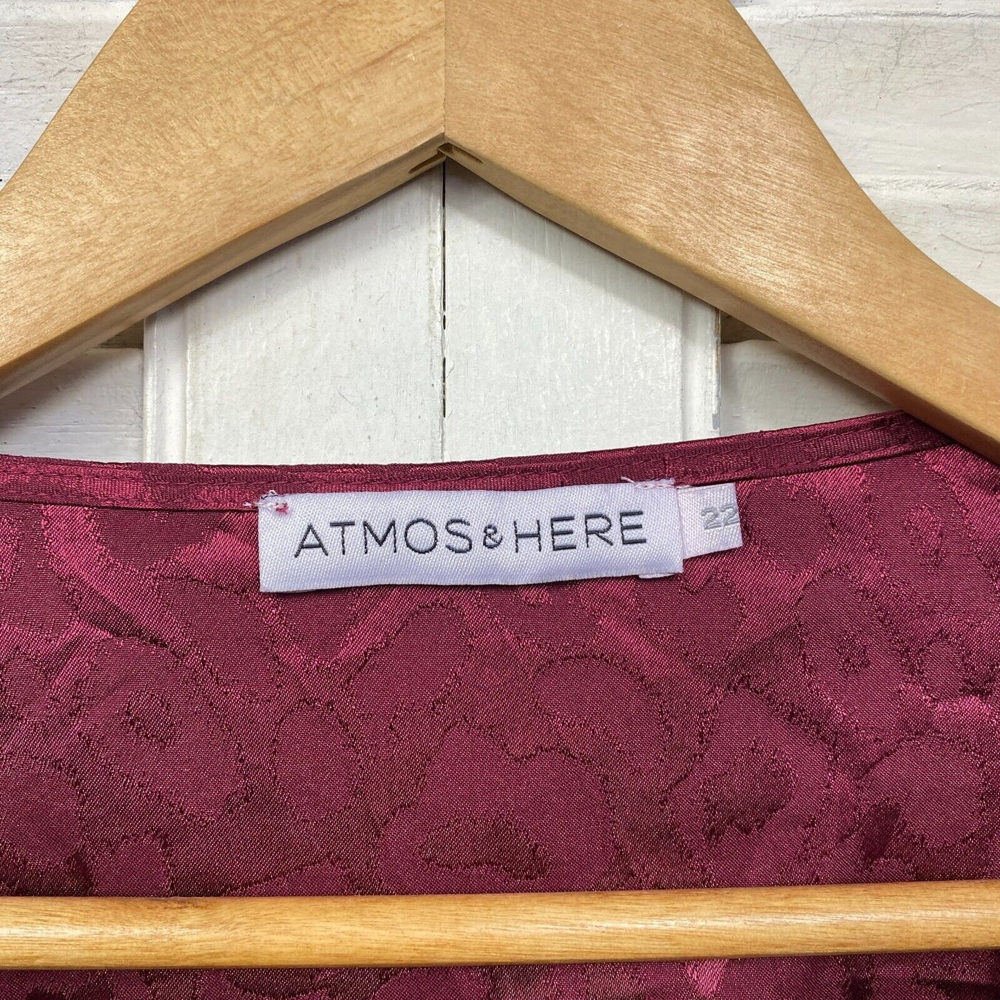 Atmos & Here Top Size 22 Long Sleeve Shiny Elastic Waist V Neck Maroon