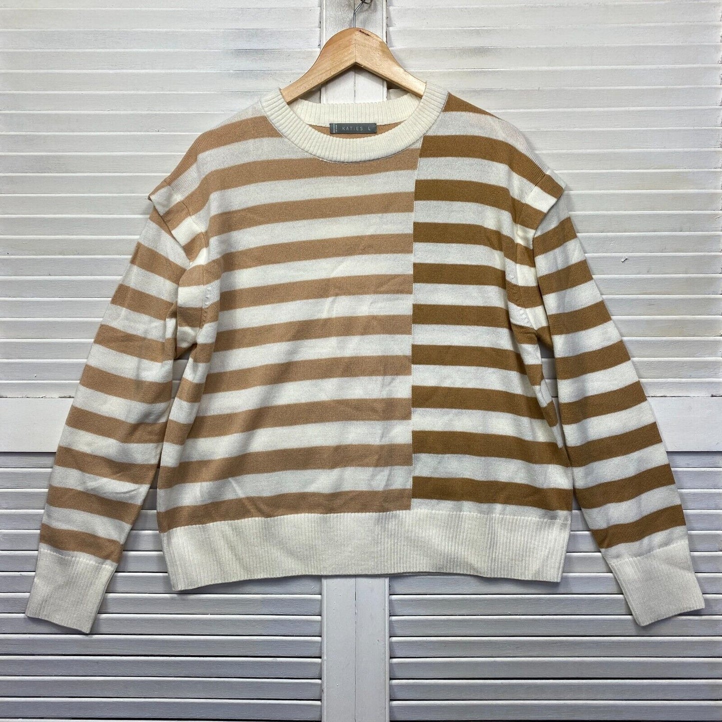 Katies Jumper Size Large White Biege Long Sleeve Knit Striped