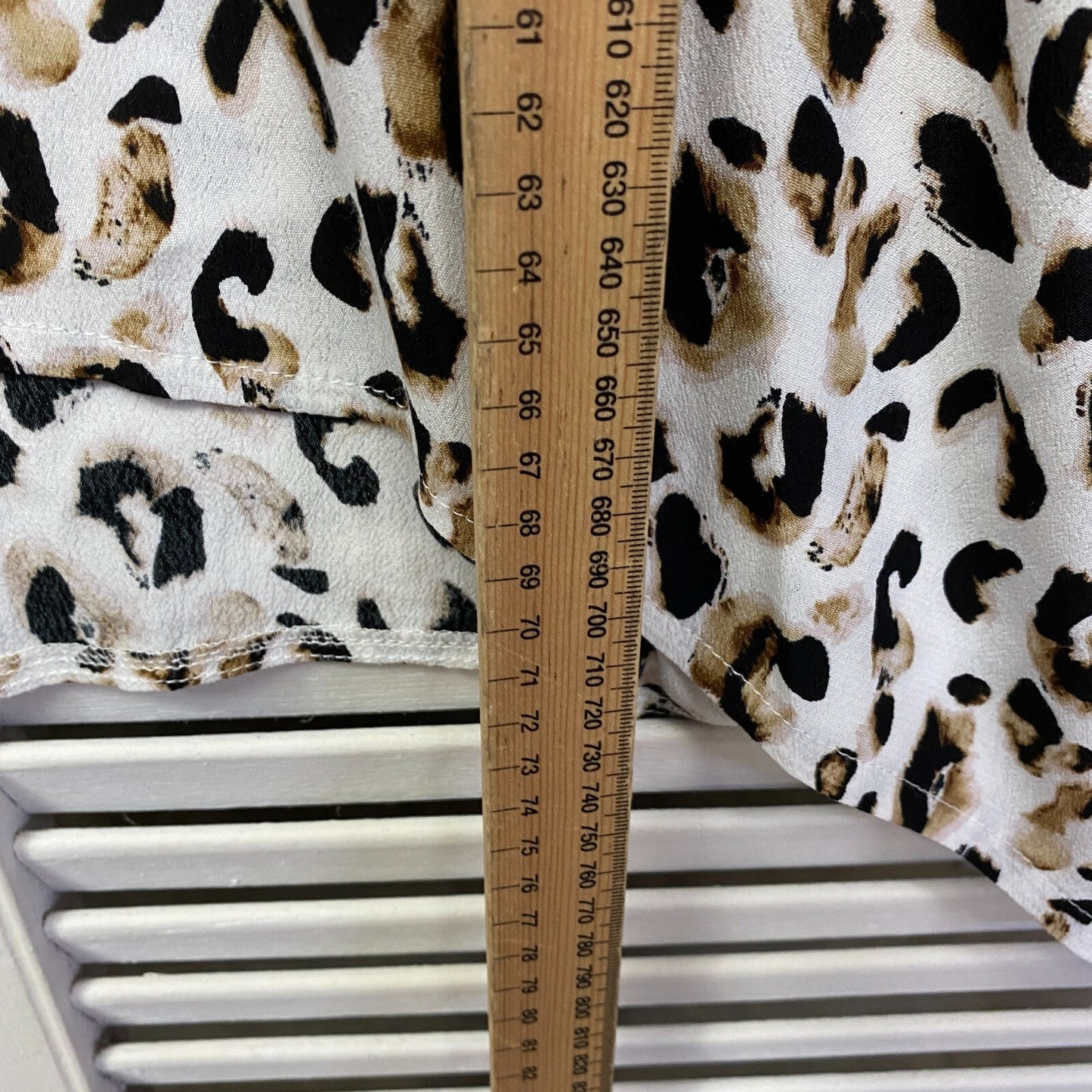 Bee Madison Kaftan Top Size 16 Plus White Short Sleeve Animal Print Viscose