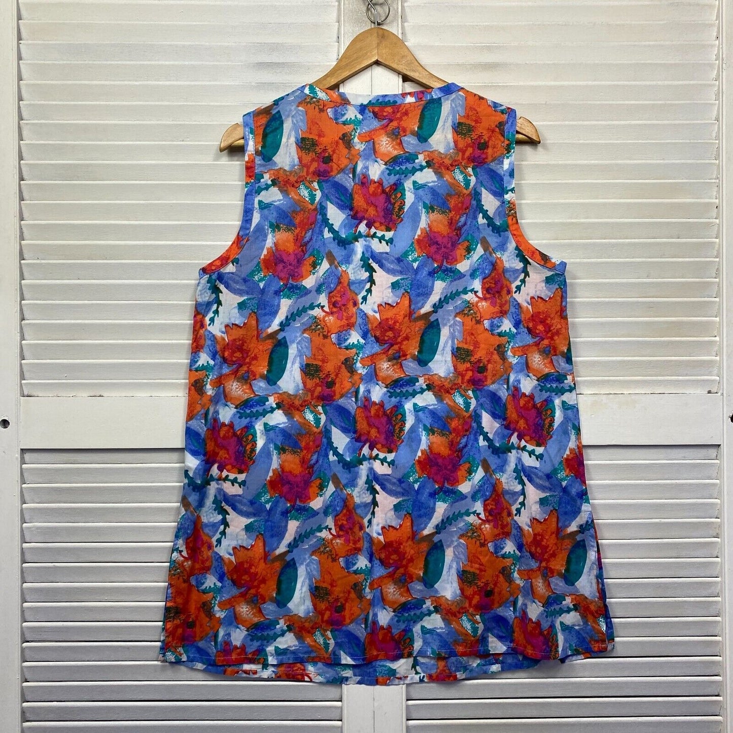 Blue Illusion Top Size Large Sleeveless Multicoloured Floral