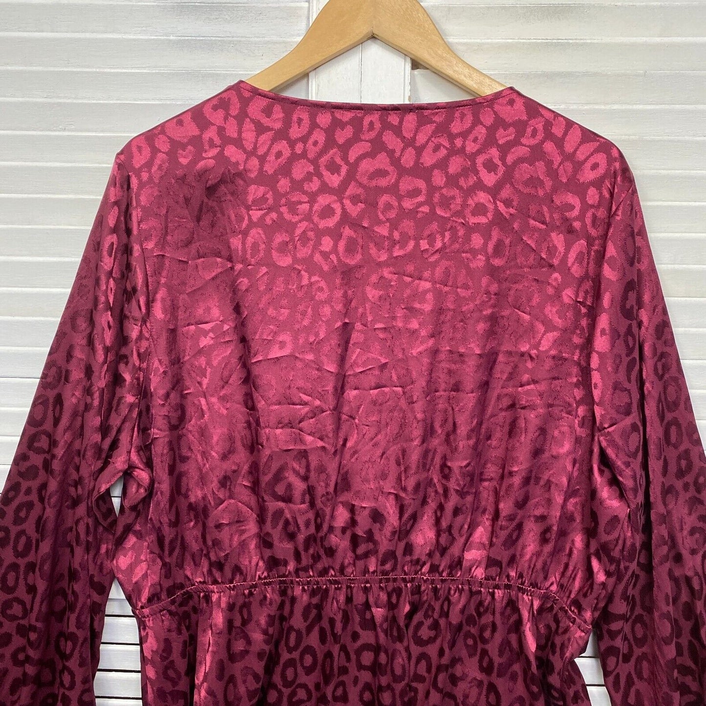 Atmos & Here Top Size 22 Long Sleeve Shiny Elastic Waist V Neck Maroon