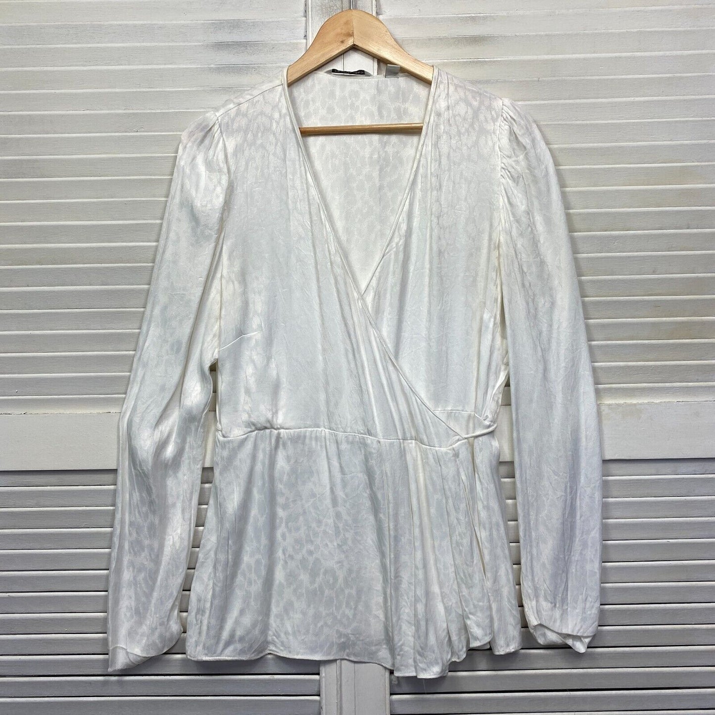 Country Road Top Size 14 Wrap White V Neck Long Sleeve Viscose