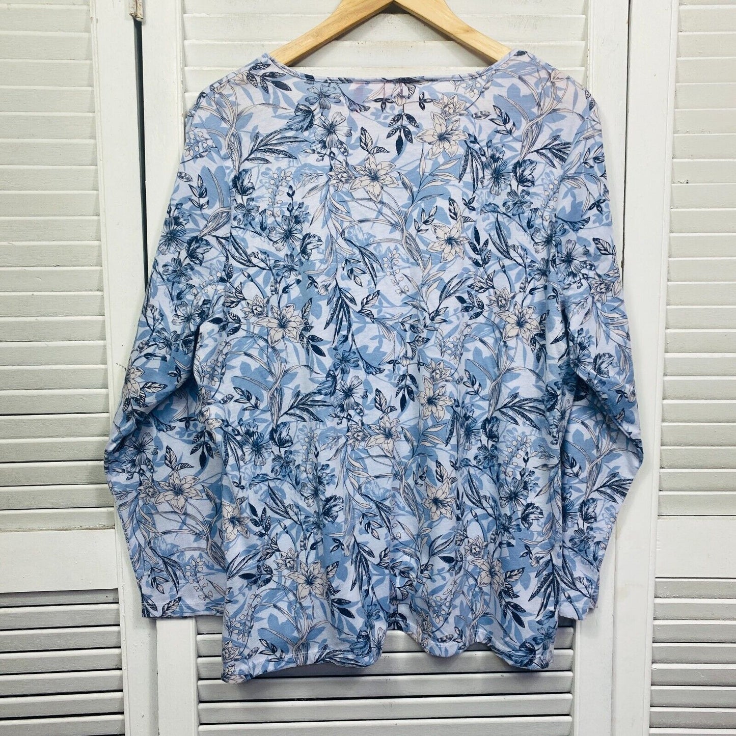 Millers Top Size 20 Plus Blue Long Sleeve Round Neck Floral