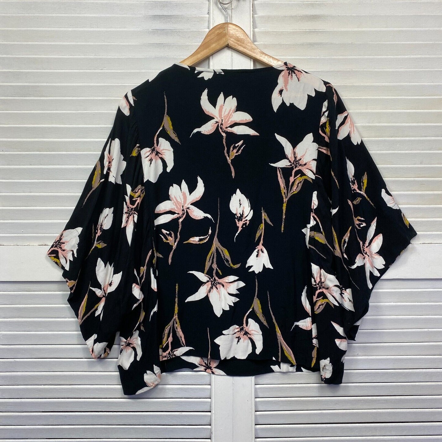 Regatta Top Size 14 Black Floral Wide Sleeve Viscose