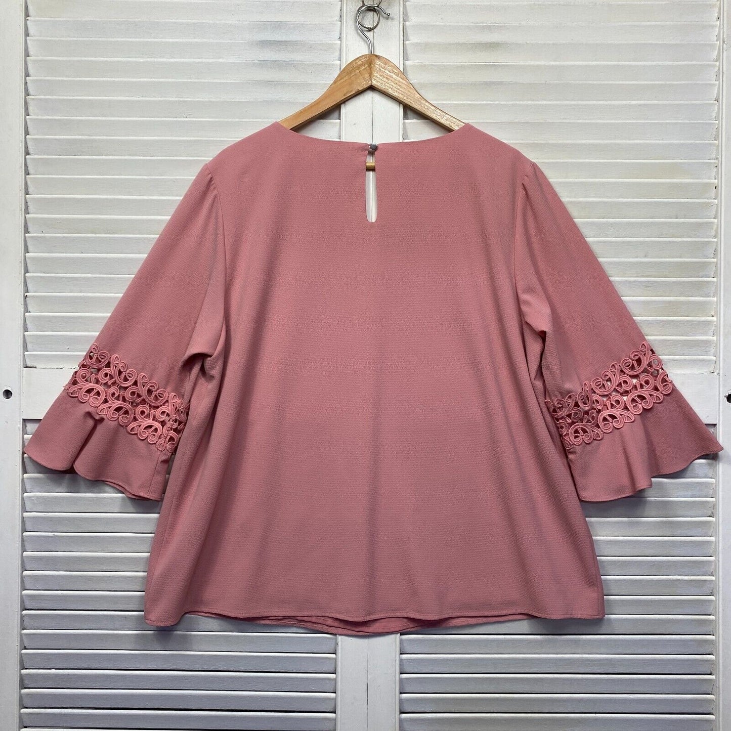 Suzanne Grae Top Size 20 Plus Pink Lined Crochet Lace Long Sleeve