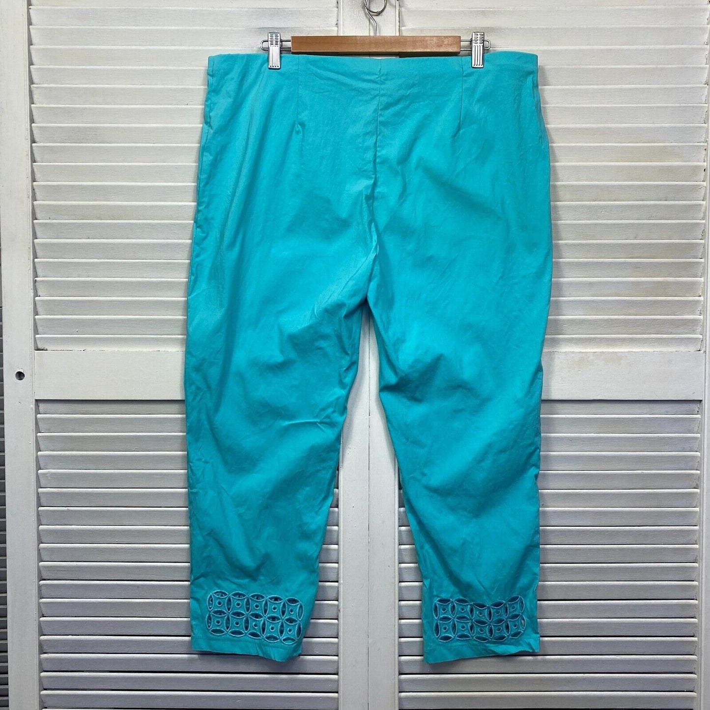 Noni B Pants Size XL Plus Blue Cropped Embroidered 7/8 Length