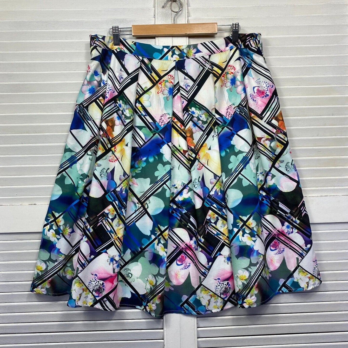 City Chic Skirt Size 14 Plus Small Multicoloured Skater Pleated Knee Length