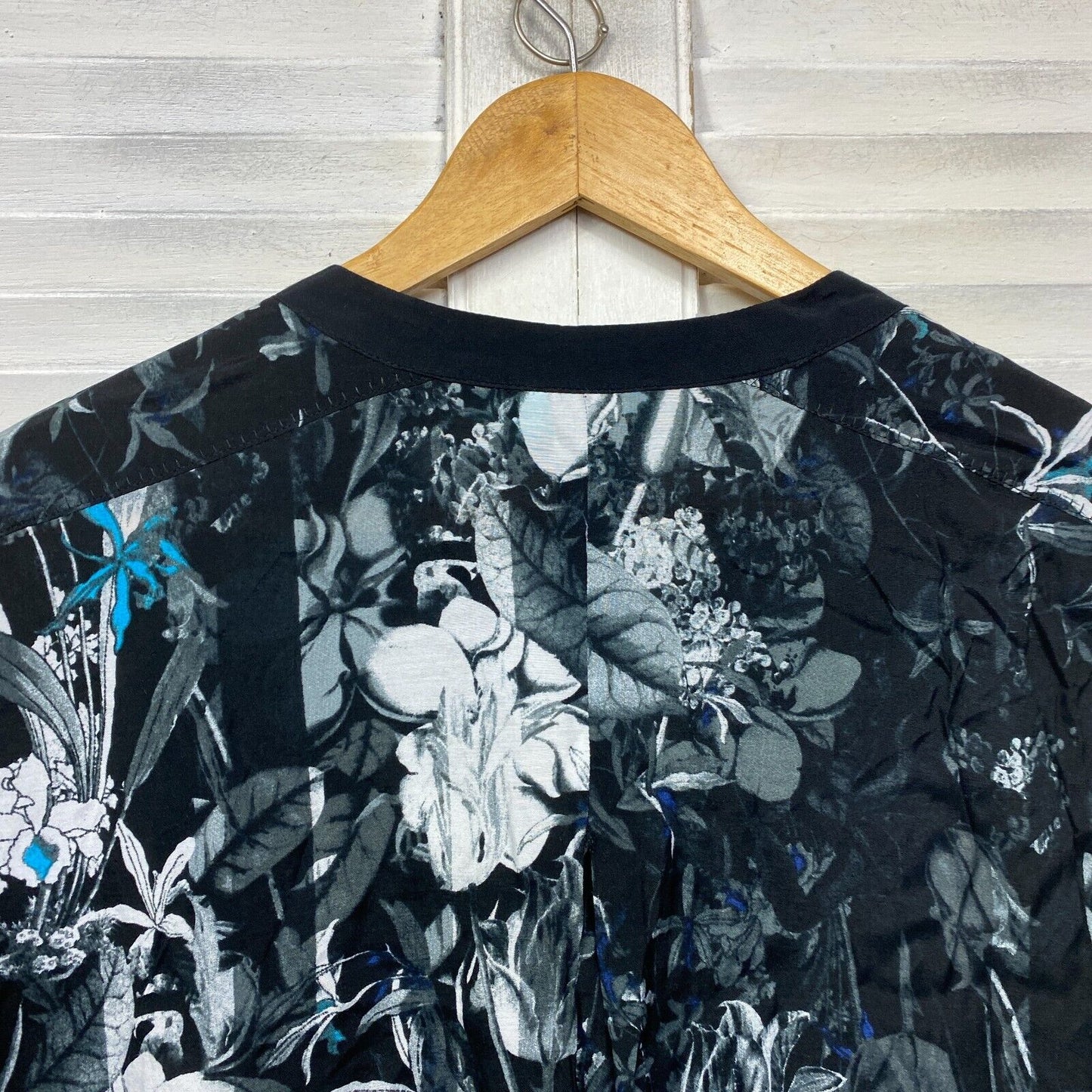 Blue Illusion Shirt Size 16 XL Black White Floral Viscose Rayon Long Sleeve Button UP