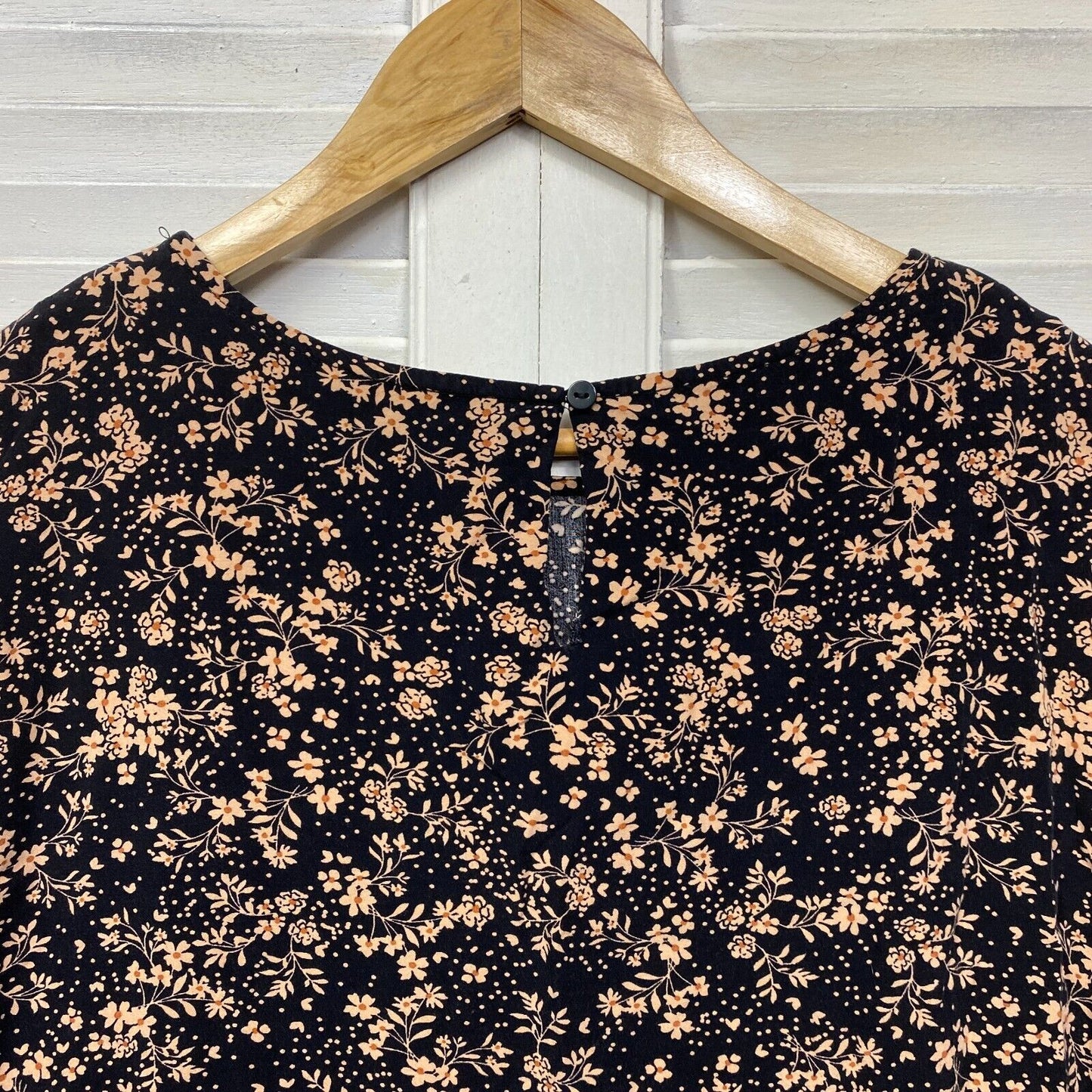 Target Top Size 20 Plus Black Floral Short Sleeve Viscose