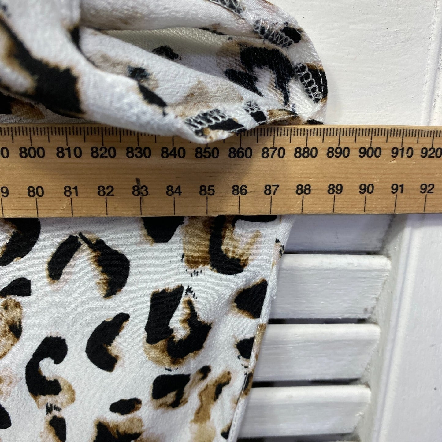 Bee Madison Kaftan Top Size 16 Plus White Short Sleeve Animal Print Viscose