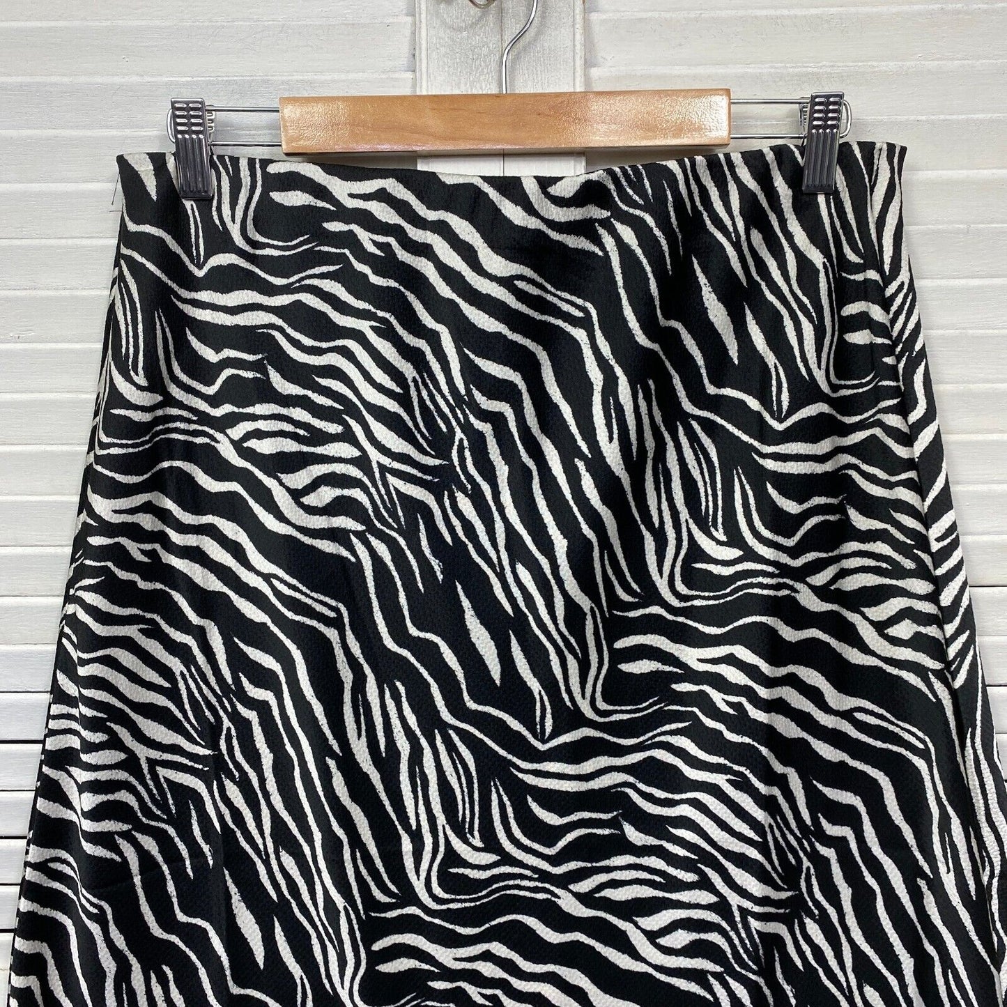 Decjuba Maxi Skirt Size 14 Black White Zebra Print Long Elastic Waist New