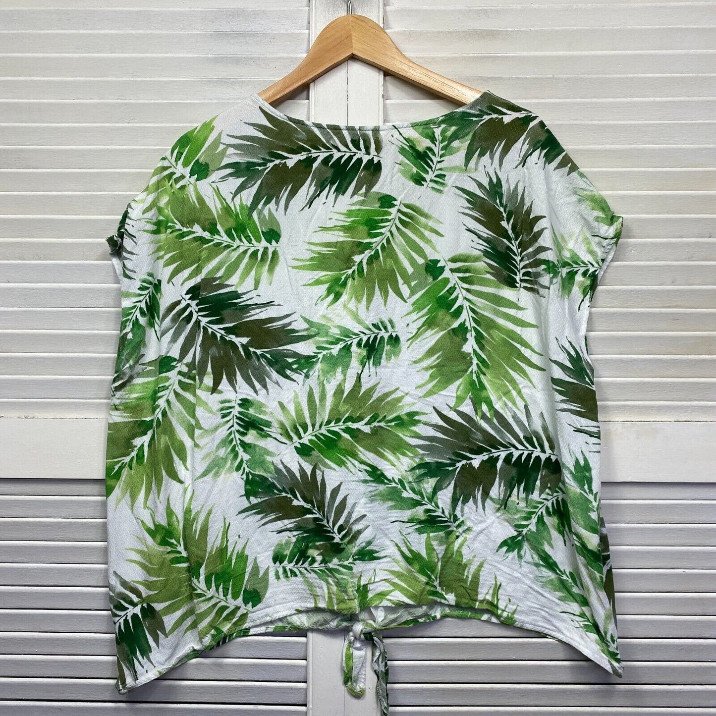 beme Top Size 20 Plus Green White Floral Leaf Print Button Up Front Tie Preloved
